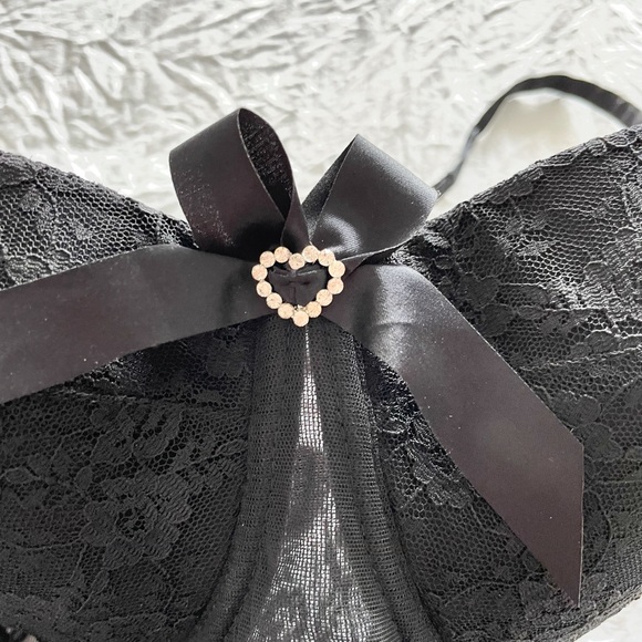 Black lace chemise with matching thong - Picture 3 of 3